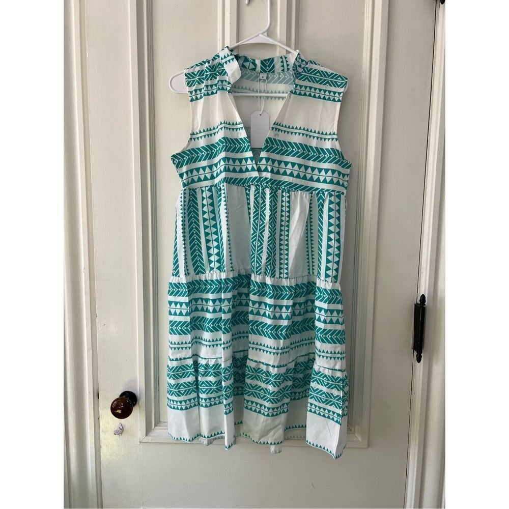 NWT Women’s cream and turquoise geometric print v-neck dress S